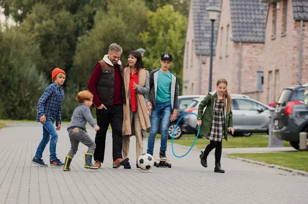 Straatbeeld met kinderen in De Pinte