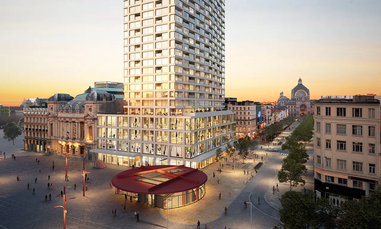 Zicht vanop straat op de Antwerp Tower